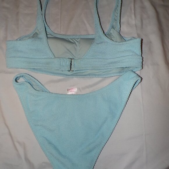 Bikini - Picture 2 of 2